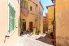 Квартира-студия на Villefranche-sur-Mer - LE BELVEDERE ,Très bel appartement avec sa terrasse, vue Mer by RIVIERA HOLIDAY HOMES Квартира-студия на Villefranche-sur-Mer - LE BELVEDERE ,Très bel appartement avec sa terrasse, vue Mer by RIVIERA HOLIDAY HOMES