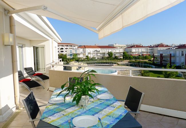 Апартаменты на Juan-les-Pins - JUAN FLORE, Résidence avec Jardin, Proche de la Plage et vue sur mer  by RIVIERA HOLIDAY HOMES Апартаменты на Juan-les-Pins - JUAN FLORE, Résidence avec Jardin, Proche de la Plage et vue sur mer  by RIVIERA HOLIDAY HOMES