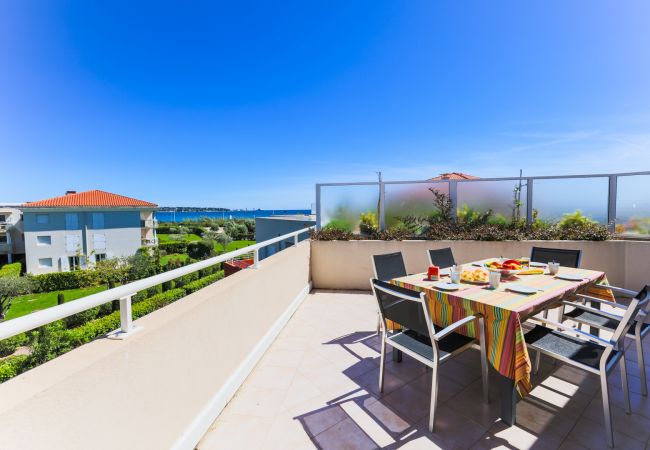  на Juan-les-Pins - JUAN FLORE, Résidence avec Jardin, Proche de la Plage et vue sur mer  by RIVIERA HOLIDAY HOMES