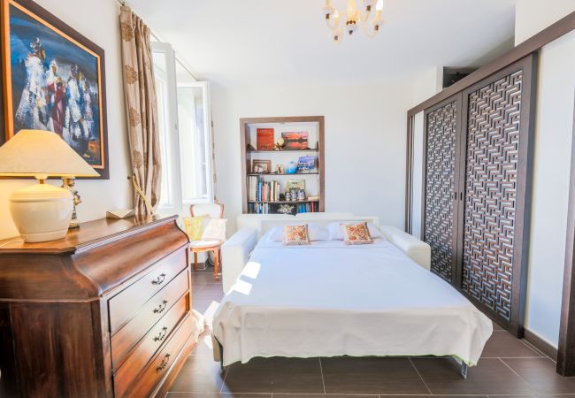 Апартаменты на Nice - AU BEAU RIVAGE , Bord de mer avec terrasse by RIVIERA HOLIDAY HOMES Апартаменты на Nice - AU BEAU RIVAGE , Bord de mer avec terrasse by RIVIERA HOLIDAY HOMES