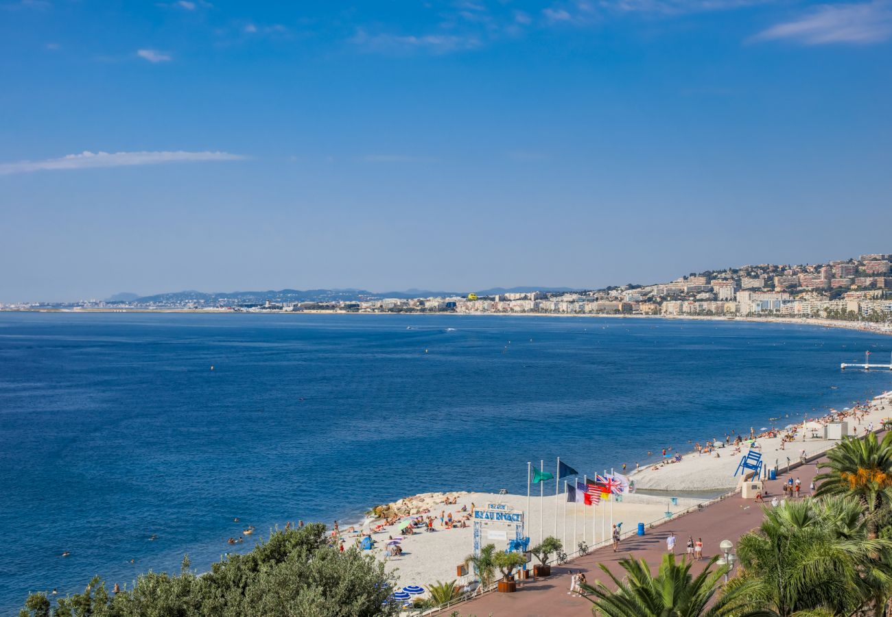 Апартаменты на Ницца / Nice - AU BEAU RIVAGE , Bord de mer avec terrasse by RIVIERA HOLIDAY HOMES