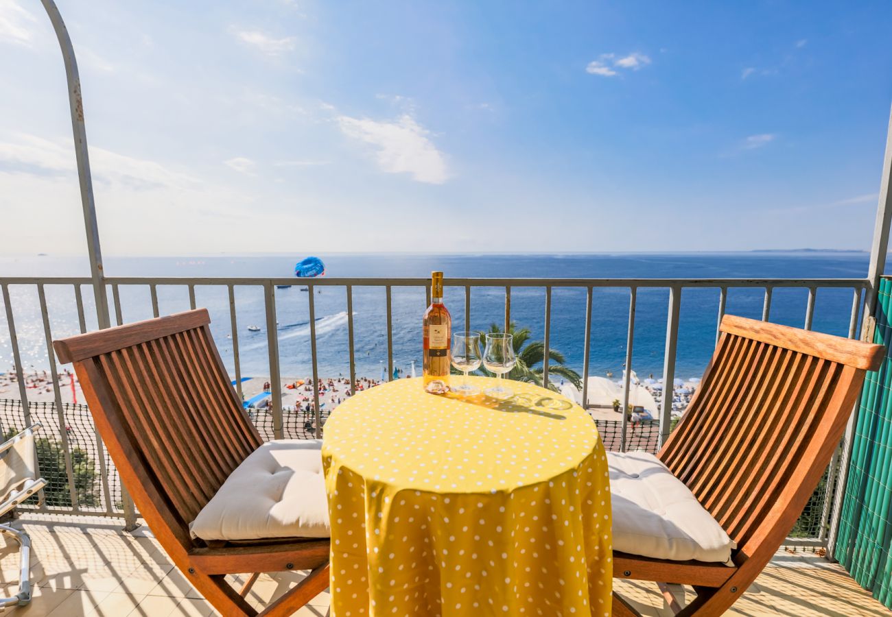 Апартаменты на Ницца / Nice - AU BEAU RIVAGE , Bord de mer avec terrasse by RIVIERA HOLIDAY HOMES