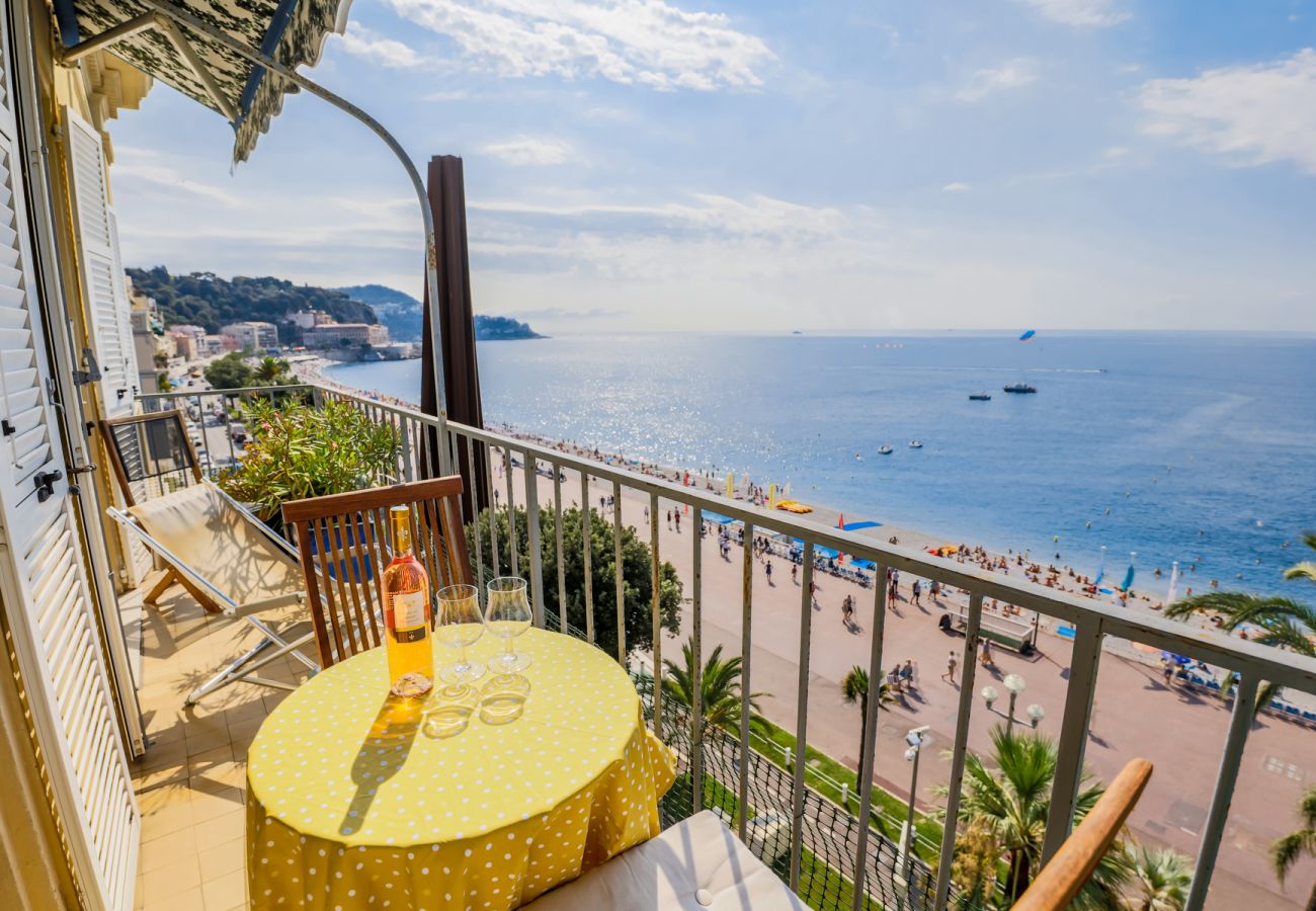 Апартаменты на Ницца / Nice - AU BEAU RIVAGE , Bord de mer avec terrasse by RIVIERA HOLIDAY HOMES