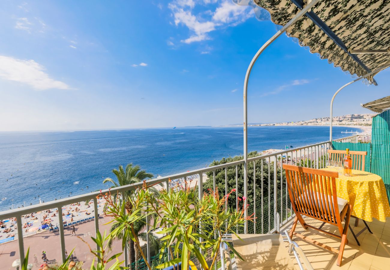 Апартаменты на Ницца / Nice - AU BEAU RIVAGE , Bord de mer avec terrasse by RIVIERA HOLIDAY HOMES