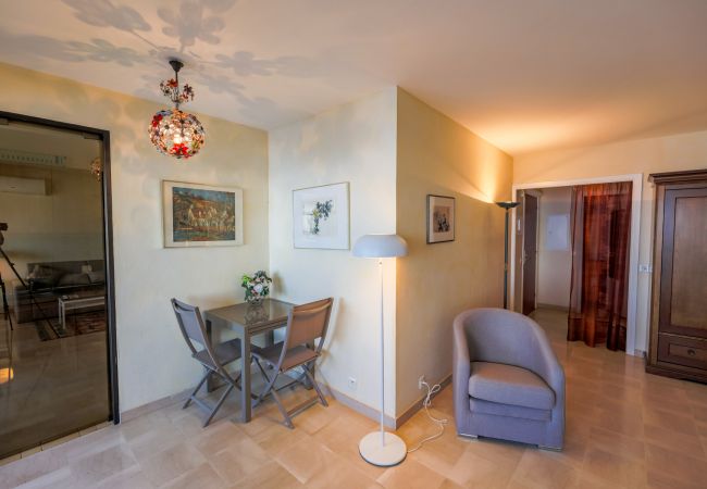 Квартира-студия на Вильфранш-сюр-Мер - LE CAP II , Appartement  terrasse avec magnifique Vue Mer, proche centre by RIVIERA HOLIDAY HOMES
