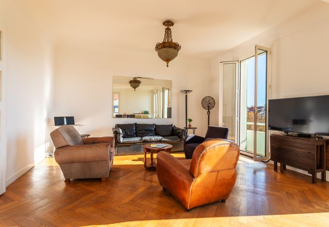 Апартаменты на Nice - Appartement Ambassador Palace avec balcon by Riviera Holiday Homes Апартаменты на Nice - Appartement Ambassador Palace avec balcon by Riviera Holiday Homes
