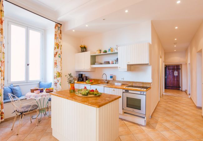 Апартаменты на Villefranche-sur-Mer -  ON VILLEFRANCHE BAY, Appartement Vue Mer Balcon proche Plages by RIVIERA HOLIDAY HOMES  Апартаменты на Villefranche-sur-Mer -  ON VILLEFRANCHE BAY, Appartement Vue Mer Balcon proche Plages by RIVIERA HOLIDAY HOMES