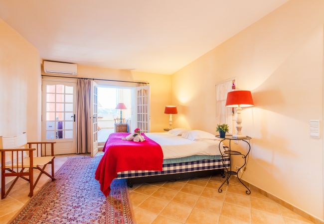Апартаменты на Villefranche-sur-Mer -  ON VILLEFRANCHE BAY, Appartement Vue Mer Balcon proche Plages by RIVIERA HOLIDAY HOMES  Апартаменты на Villefranche-sur-Mer -  ON VILLEFRANCHE BAY, Appartement Vue Mer Balcon proche Plages by RIVIERA HOLIDAY HOMES
