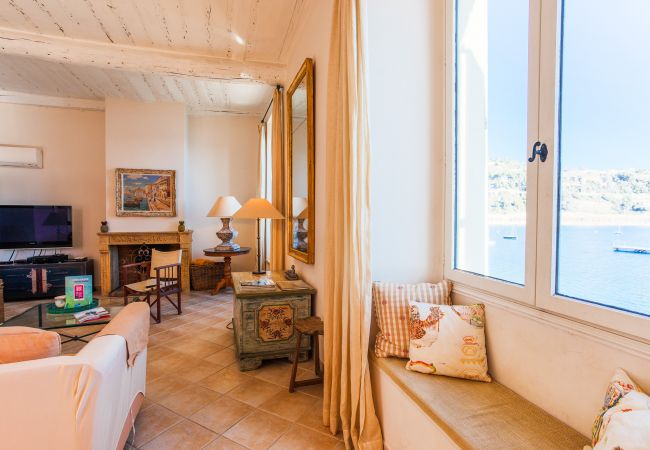 Апартаменты на Villefranche-sur-Mer -  ON VILLEFRANCHE BAY, Appartement Vue Mer Balcon proche Plages by RIVIERA HOLIDAY HOMES  Апартаменты на Villefranche-sur-Mer -  ON VILLEFRANCHE BAY, Appartement Vue Mer Balcon proche Plages by RIVIERA HOLIDAY HOMES