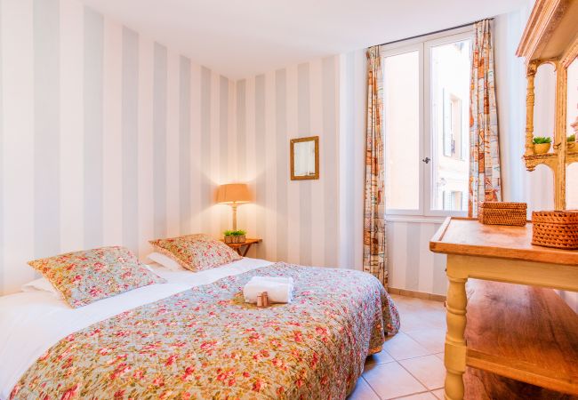 Апартаменты на Вильфранш-сюр-Мер -  ON VILLEFRANCHE BAY, Appartement Vue Mer Balcon proche Plages by RIVIERA HOLIDAY HOMES 