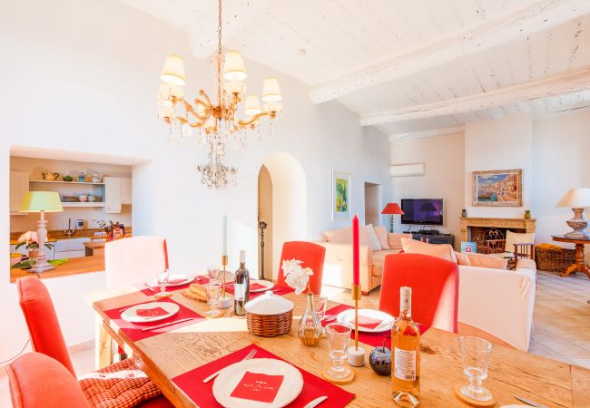 Апартаменты на Villefranche-sur-Mer -  ON VILLEFRANCHE BAY, Appartement Vue Mer Balcon proche Plages by RIVIERA HOLIDAY HOMES  Апартаменты на Villefranche-sur-Mer -  ON VILLEFRANCHE BAY, Appartement Vue Mer Balcon proche Plages by RIVIERA HOLIDAY HOMES