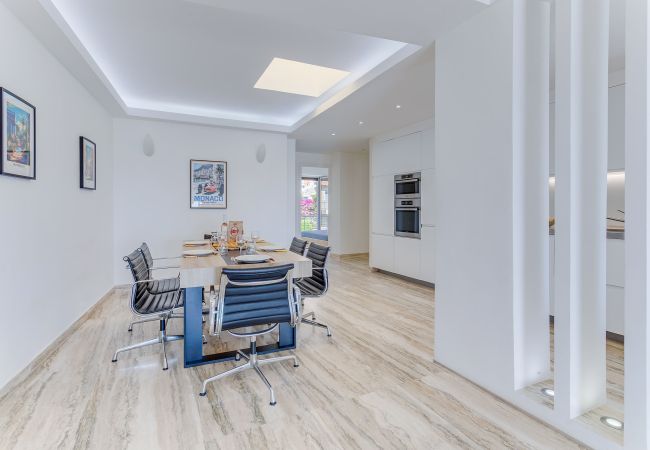 Апартаменты на Villefranche-sur-Mer - PANORAMIC ESTEREL AP4475 By Riviera Holiday Homes  Апартаменты на Villefranche-sur-Mer - PANORAMIC ESTEREL AP4475 By Riviera Holiday Homes