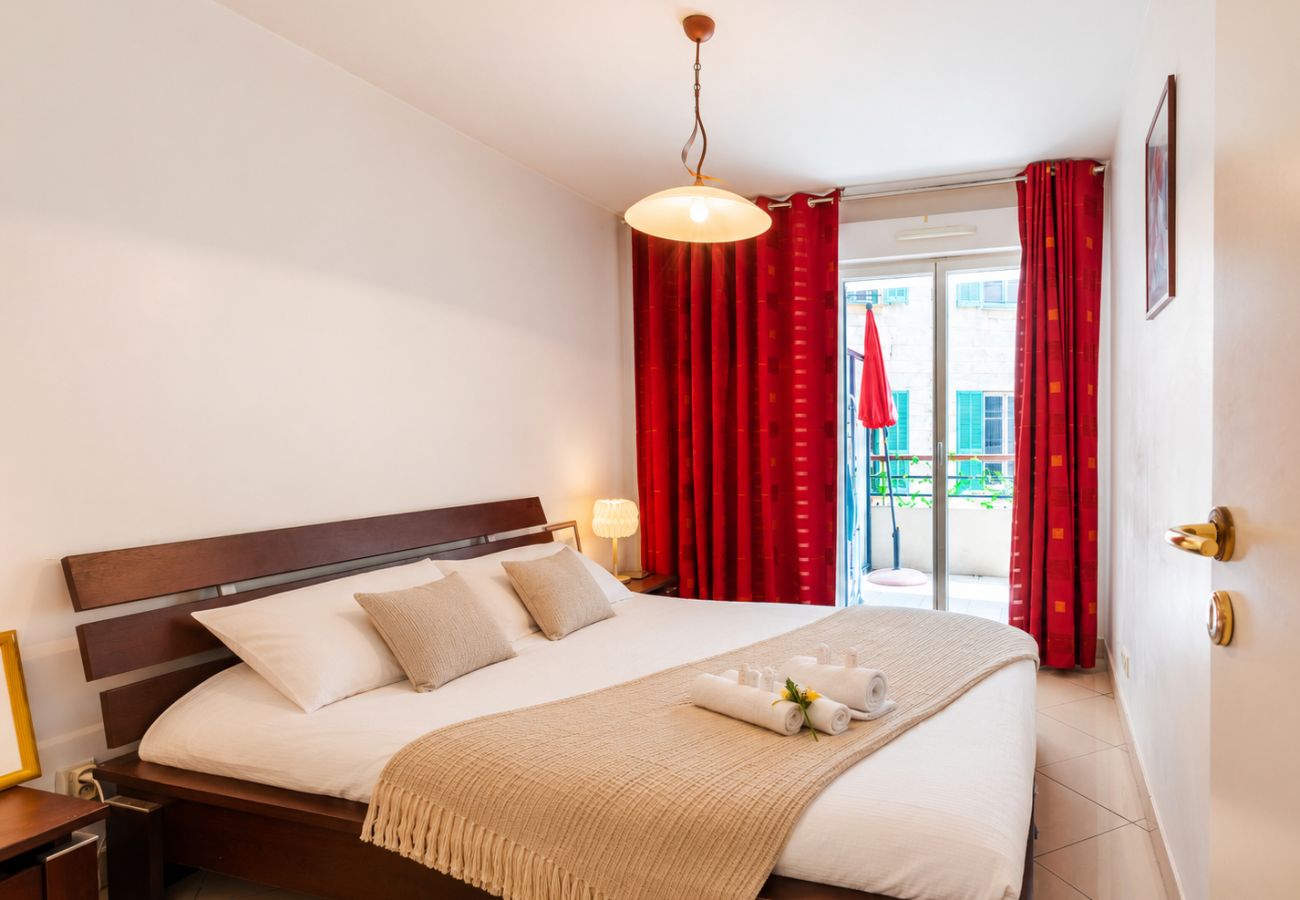 Апартаменты на Ницца / Nice -  PALAIS LIBERTE,  Appartement avec terrasse, proche plage  by RIVIERA HOLIDAY HOMES 