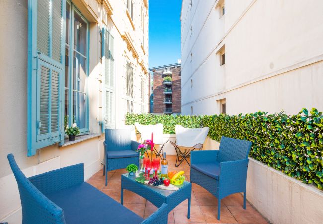 Апартаменты на Ницца / Nice - CARRE D'OR TERRACE , Appartment Lumineux avec terrasse  by RIVIERA HOLIDAY HOMES