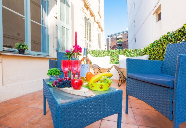 Апартаменты на Ницца / Nice - CARRE D'OR TERRACE , Appartment Lumineux avec terrasse  by RIVIERA HOLIDAY HOMES