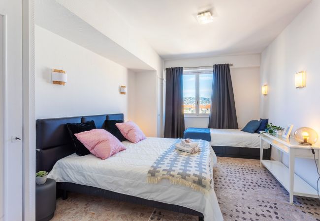 Апартаменты на Nice -  PLAZA TERRACE, Magnifique appartement avec terrasse, vue mer  Апартаменты на Nice -  PLAZA TERRACE, Magnifique appartement avec terrasse, vue mer