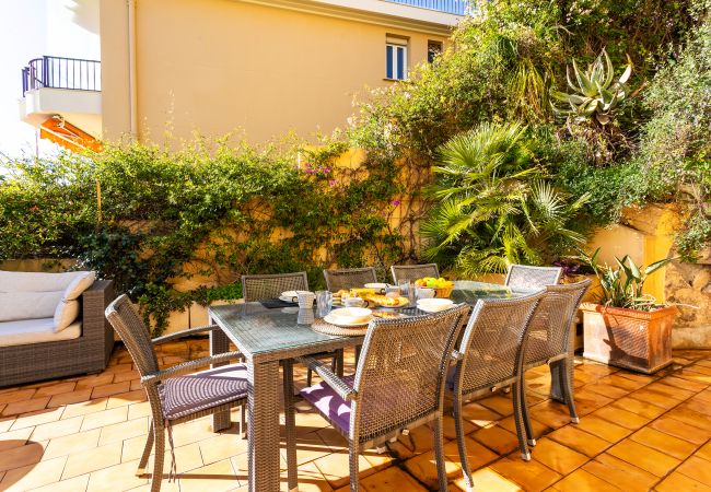 Апартаменты на Villefranche-sur-Mer -  VILLA HENRIETTA, Villa agréable, grande terrasse vue mer  by RIVIERA HOLIDAY HOMES  Апартаменты на Villefranche-sur-Mer -  VILLA HENRIETTA, Villa agréable, grande terrasse vue mer  by RIVIERA HOLIDAY HOMES