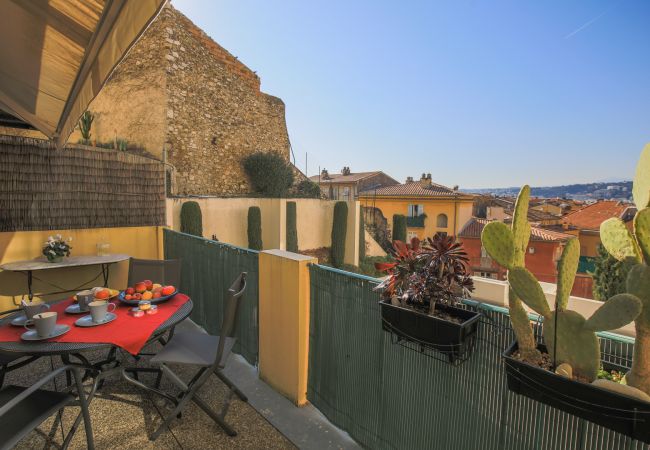 Апартаменты на Ницца / Nice - COLLINE DU CHATEAU Avec Terrasse  by RIVIERA HOLIDAY HOMES