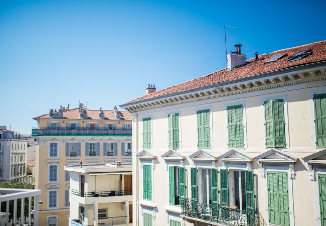 Апартаменты на Nice - LE PALACE, Bel appartement avec terrasse,  proche centre  by RIVIERA HOLIDAY HOMES  Апартаменты на Nice - LE PALACE, Bel appartement avec terrasse,  proche centre  by RIVIERA HOLIDAY HOMES