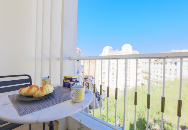 Апартаменты на Nice - LE PALACE, Bel appartement avec terrasse,  proche centre  by RIVIERA HOLIDAY HOMES  Апартаменты на Nice - LE PALACE, Bel appartement avec terrasse,  proche centre  by RIVIERA HOLIDAY HOMES