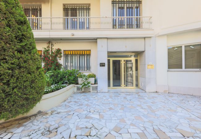 Апартаменты на Nice - LE PALACE, Bel appartement avec terrasse,  proche centre  by RIVIERA HOLIDAY HOMES  Апартаменты на Nice - LE PALACE, Bel appartement avec terrasse,  proche centre  by RIVIERA HOLIDAY HOMES