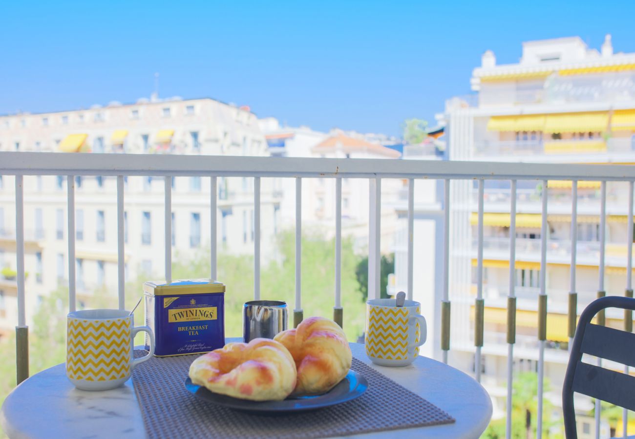 Апартаменты на Ницца / Nice - LE PALACE, Bel appartement avec terrasse,  proche centre  by RIVIERA HOLIDAY HOMES 