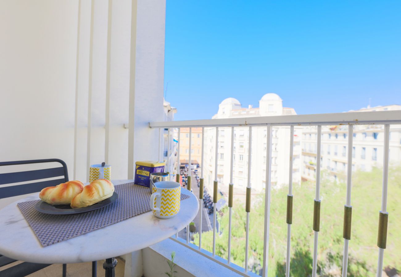 Апартаменты на Ницца / Nice - LE PALACE, Bel appartement avec terrasse,  proche centre  by RIVIERA HOLIDAY HOMES 