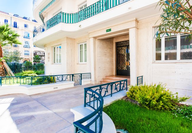Апартаменты на Nice -  METROPOLE, Appartement avec balcon, centre ville by RIVIERA HOLIDAY HOMES  Апартаменты на Nice -  METROPOLE, Appartement avec balcon, centre ville by RIVIERA HOLIDAY HOMES