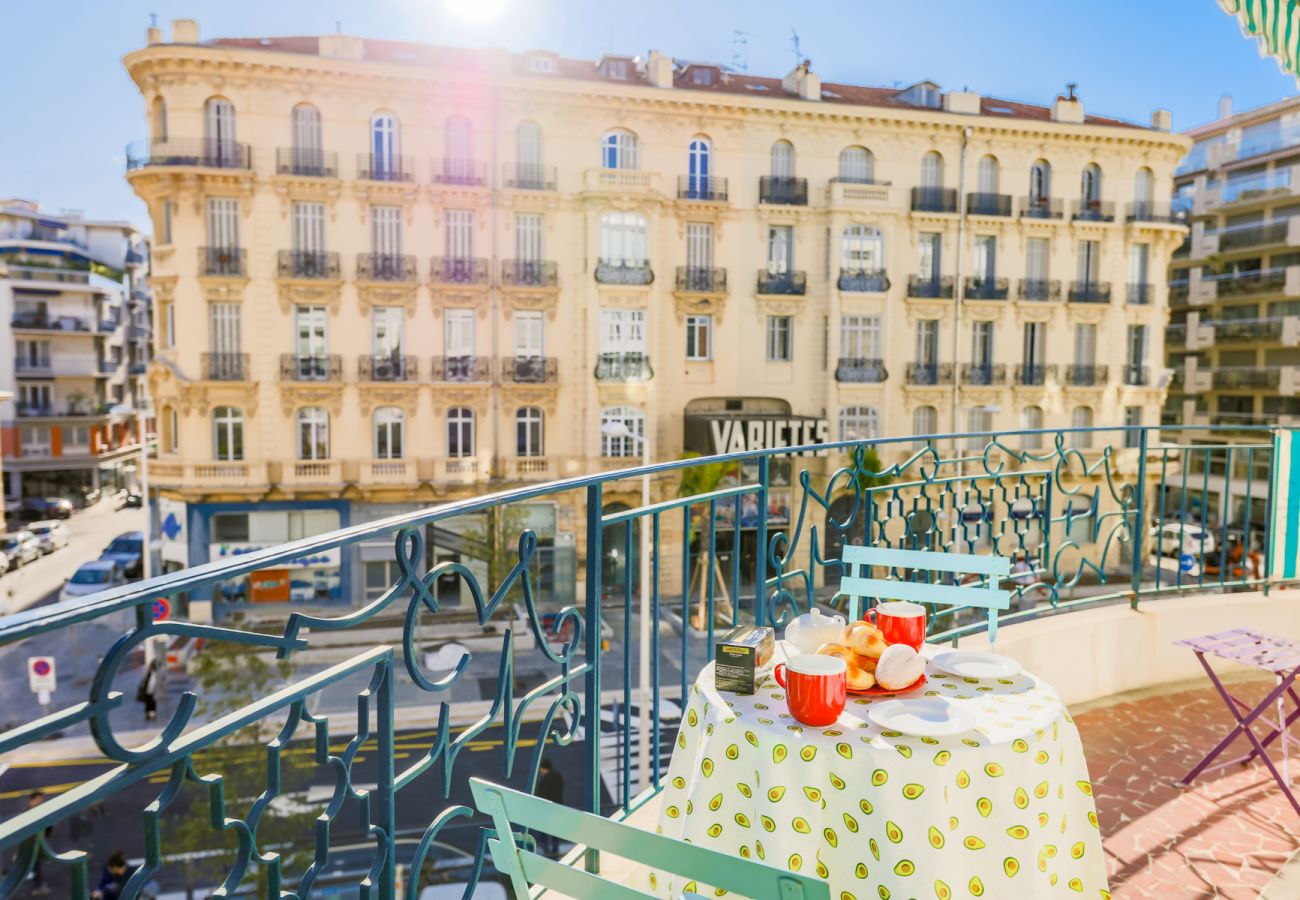 Апартаменты на Ницца / Nice -  METROPOLE, Appartement avec balcon, centre ville by RIVIERA HOLIDAY HOMES 