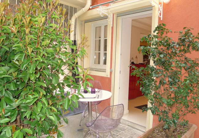  на Nice -  NICE VILLAGE 1, Appartement avec terrasse, proche du centre by RIVIERA HOLIDAY HOMES  