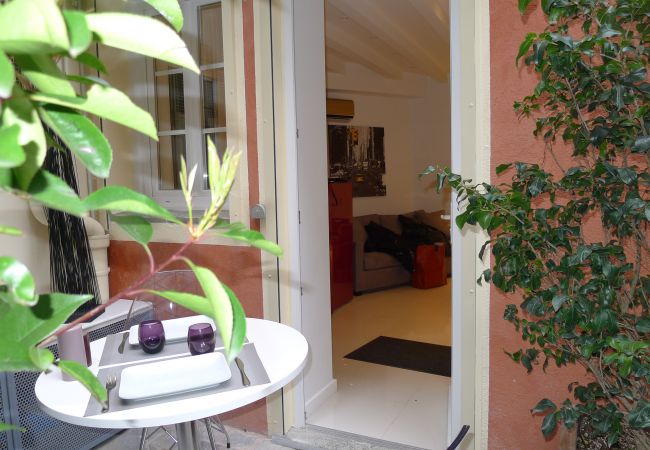 Квартира-студия на Ницца / Nice -  NICE VILLAGE 1, Appartement avec terrasse, proche du centre by RIVIERA HOLIDAY HOMES  