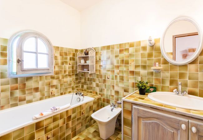 Вилла на Berre-les-Alpes -  VILLA ROCHE GRISE, Belle Villa, calme, jardin et piscine  by RIVIERA HOLIDAY HOMES  Вилла на Berre-les-Alpes -  VILLA ROCHE GRISE, Belle Villa, calme, jardin et piscine  by RIVIERA HOLIDAY HOMES