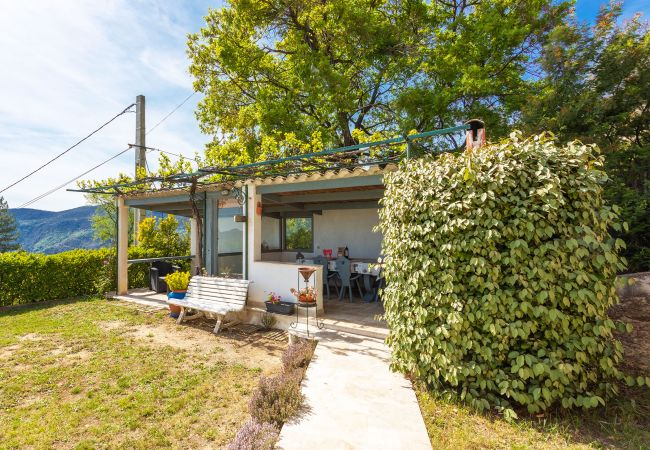 Вилла на Berre-les-Alpes -  VILLA ROCHE GRISE, Belle Villa, calme, jardin et piscine  by RIVIERA HOLIDAY HOMES  Вилла на Berre-les-Alpes -  VILLA ROCHE GRISE, Belle Villa, calme, jardin et piscine  by RIVIERA HOLIDAY HOMES