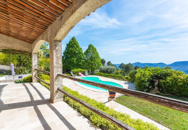 Вилла на Berre-les-Alpes -  VILLA ROCHE GRISE, Belle Villa, calme, jardin et piscine  by RIVIERA HOLIDAY HOMES  Вилла на Berre-les-Alpes -  VILLA ROCHE GRISE, Belle Villa, calme, jardin et piscine  by RIVIERA HOLIDAY HOMES