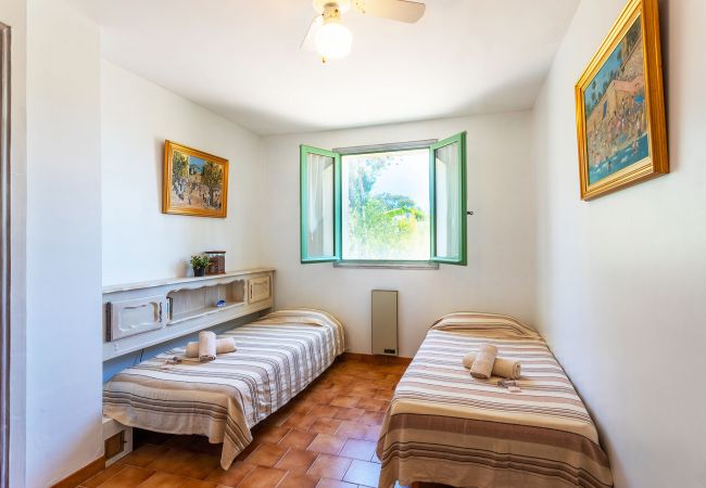 Вилла на Berre-les-Alpes -  VILLA ROCHE GRISE, Belle Villa, calme, jardin et piscine  by RIVIERA HOLIDAY HOMES  Вилла на Berre-les-Alpes -  VILLA ROCHE GRISE, Belle Villa, calme, jardin et piscine  by RIVIERA HOLIDAY HOMES