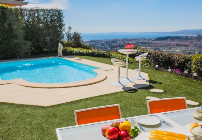 Вилла на Nice - LA CASETTA DEI FIORI, Terrasse avec Piscine by RIVIERA HOLIDAY HOMES Вилла на Nice - LA CASETTA DEI FIORI, Terrasse avec Piscine by RIVIERA HOLIDAY HOMES