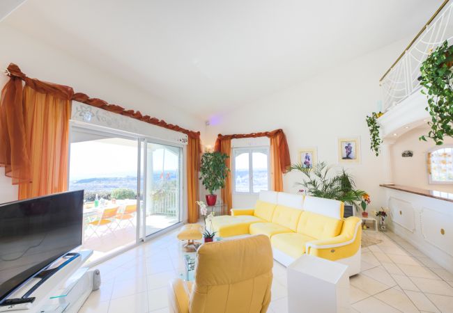 Вилла на Nice - LA CASETTA DEI FIORI, Terrasse avec Piscine by RIVIERA HOLIDAY HOMES Вилла на Nice - LA CASETTA DEI FIORI, Terrasse avec Piscine by RIVIERA HOLIDAY HOMES