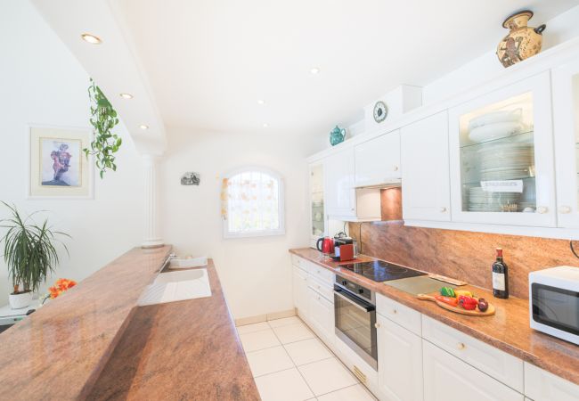 Вилла на Nice - LA CASETTA DEI FIORI, Terrasse avec Piscine by RIVIERA HOLIDAY HOMES Вилла на Nice - LA CASETTA DEI FIORI, Terrasse avec Piscine by RIVIERA HOLIDAY HOMES