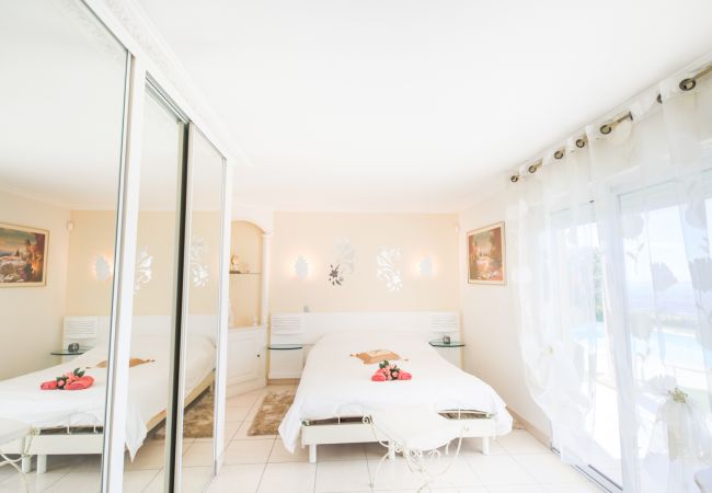 Вилла на Nice - LA CASETTA DEI FIORI, Terrasse avec Piscine by RIVIERA HOLIDAY HOMES Вилла на Nice - LA CASETTA DEI FIORI, Terrasse avec Piscine by RIVIERA HOLIDAY HOMES