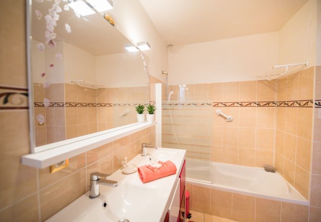 Вилла на Nice - LA CASETTA DEI FIORI, Terrasse avec Piscine by RIVIERA HOLIDAY HOMES Вилла на Nice - LA CASETTA DEI FIORI, Terrasse avec Piscine by RIVIERA HOLIDAY HOMES