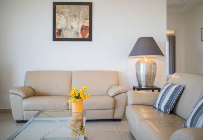 Вилла на Nice -  VINAIGRIER HILLS, Grande Villa avec terrasse, piscine une belle vue mer by RIVIERA HOLIDAY HOMES  Вилла на Nice -  VINAIGRIER HILLS, Grande Villa avec terrasse, piscine une belle vue mer by RIVIERA HOLIDAY HOMES