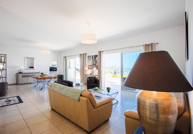 Вилла на Nice -  VINAIGRIER HILLS, Grande Villa avec terrasse, piscine une belle vue mer by RIVIERA HOLIDAY HOMES  Вилла на Nice -  VINAIGRIER HILLS, Grande Villa avec terrasse, piscine une belle vue mer by RIVIERA HOLIDAY HOMES