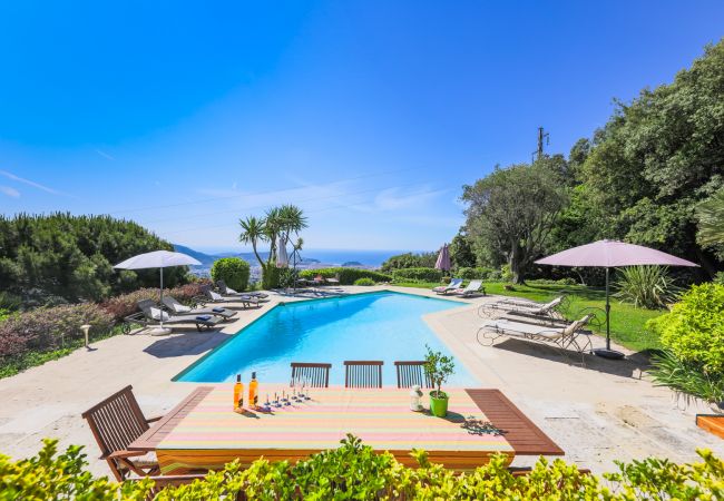 Вилла на Nice -  LOU MAS SOUBRAN, Magnifique Villa, terrasse avec piscine by RIVIERA HOLIDAY HOMES  Вилла на Nice -  LOU MAS SOUBRAN, Magnifique Villa, terrasse avec piscine by RIVIERA HOLIDAY HOMES
