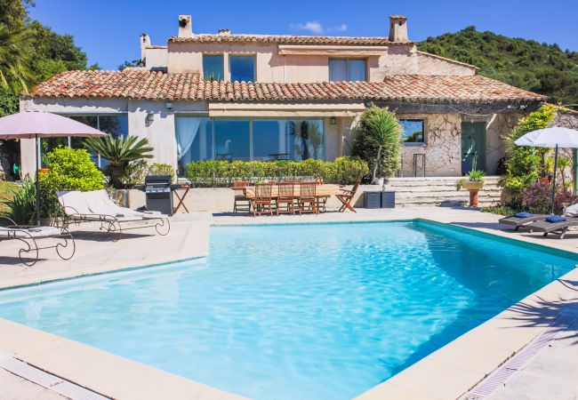 Вилла на Nice -  LOU MAS SOUBRAN, Magnifique Villa, terrasse avec piscine by RIVIERA HOLIDAY HOMES  Вилла на Nice -  LOU MAS SOUBRAN, Magnifique Villa, terrasse avec piscine by RIVIERA HOLIDAY HOMES