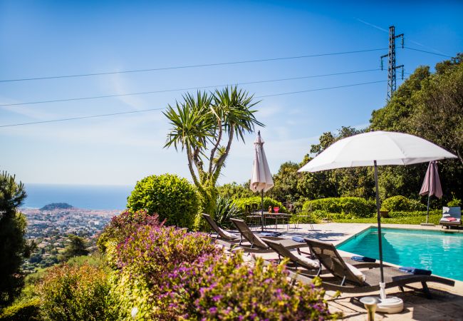 Вилла на Nice -  LOU MAS SOUBRAN, Magnifique Villa, terrasse avec piscine by RIVIERA HOLIDAY HOMES  Вилла на Nice -  LOU MAS SOUBRAN, Magnifique Villa, terrasse avec piscine by RIVIERA HOLIDAY HOMES