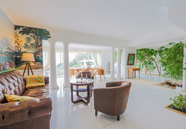 Вилла на Nice -  LOU MAS SOUBRAN, Magnifique Villa, terrasse avec piscine by RIVIERA HOLIDAY HOMES  Вилла на Nice -  LOU MAS SOUBRAN, Magnifique Villa, terrasse avec piscine by RIVIERA HOLIDAY HOMES