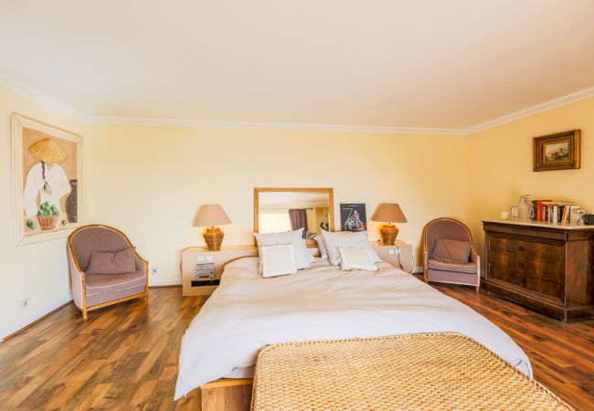 Вилла на Nice -  LOU MAS SOUBRAN, Magnifique Villa, terrasse avec piscine by RIVIERA HOLIDAY HOMES  Вилла на Nice -  LOU MAS SOUBRAN, Magnifique Villa, terrasse avec piscine by RIVIERA HOLIDAY HOMES