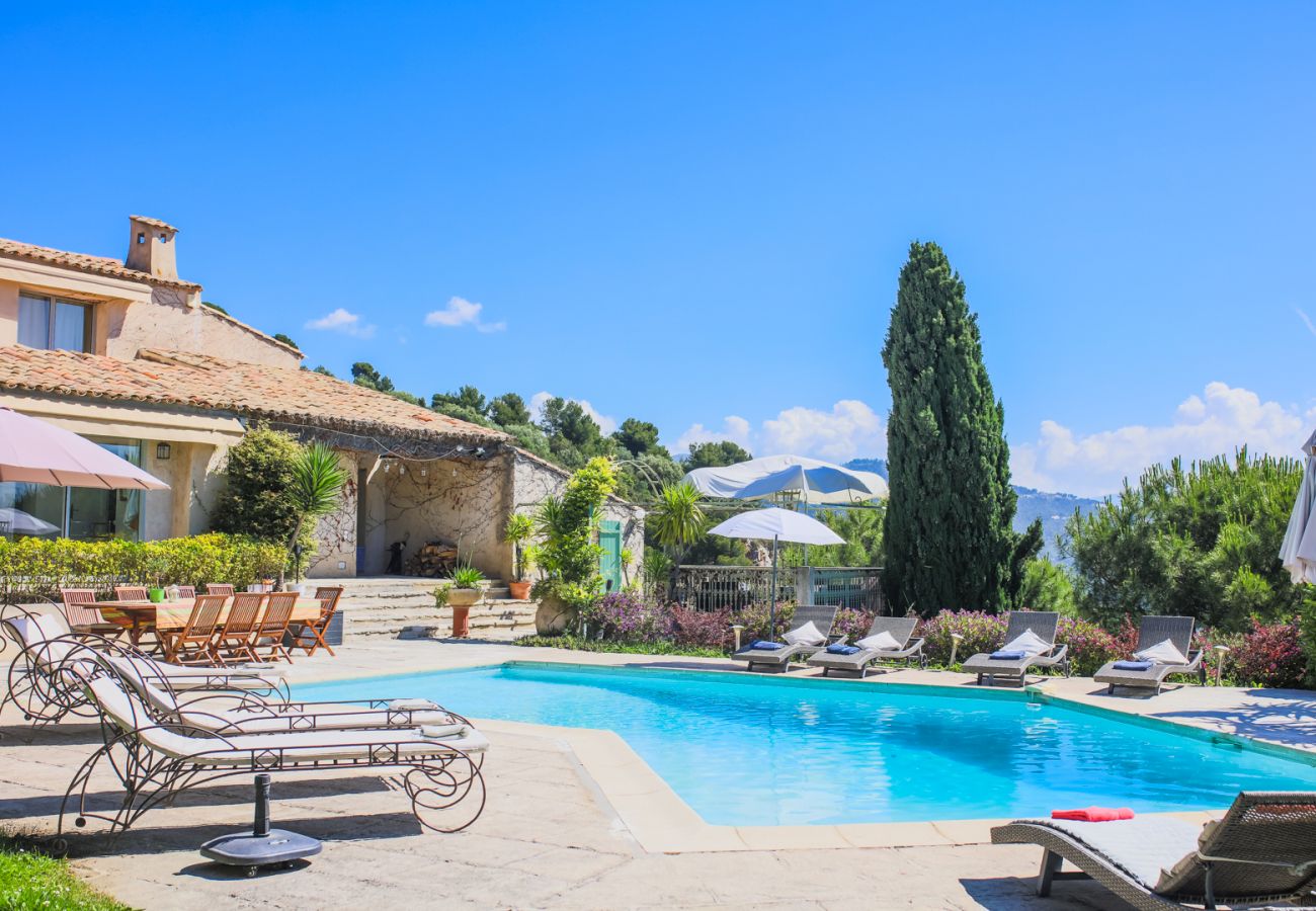 Вилла на Ницца / Nice -  LOU MAS SOUBRAN, Magnifique Villa, terrasse avec piscine by RIVIERA HOLIDAY HOMES 