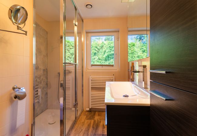 Вилла на Juan-les-Pins -  VILLA LES ONDES, Charmente Villa, terrase, jardin avec piscine by RIVIERA HOLIDAY HOMES  Вилла на Juan-les-Pins -  VILLA LES ONDES, Charmente Villa, terrase, jardin avec piscine by RIVIERA HOLIDAY HOMES
