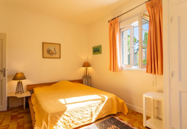 Вилла на Juan-les-Pins -  VILLA LES ONDES, Charmente Villa, terrase, jardin avec piscine by RIVIERA HOLIDAY HOMES  Вилла на Juan-les-Pins -  VILLA LES ONDES, Charmente Villa, terrase, jardin avec piscine by RIVIERA HOLIDAY HOMES